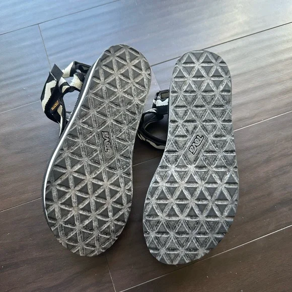 Teva Black & White Flatforms - Picture 4 of 5